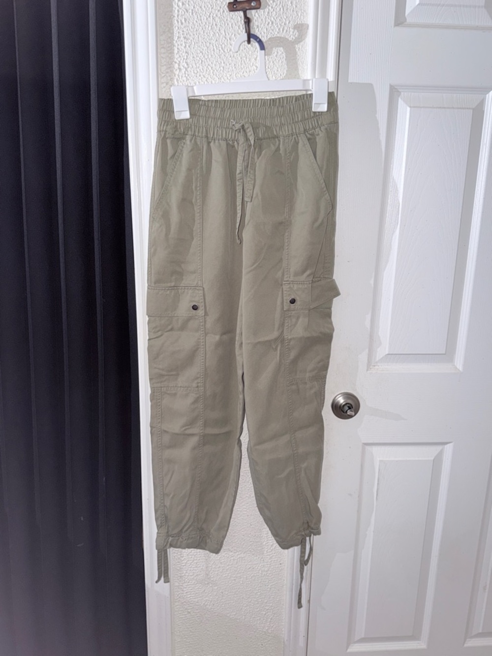Athleta Olive Cargo Jogger Pants XS Lightweight Drawstring Utility Ankle Tie